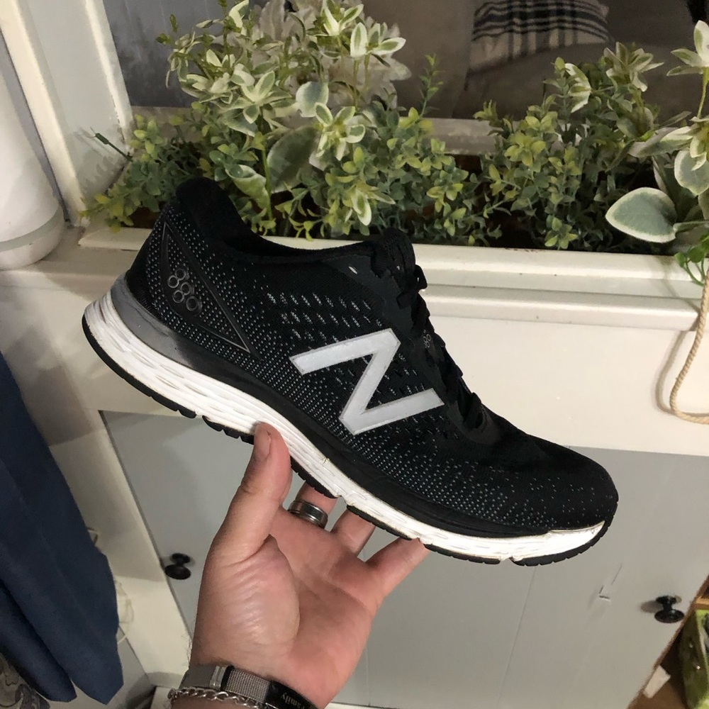 Women’s New Balance 880 Black White size 9.5
